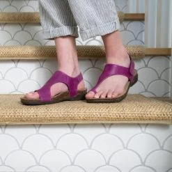 Dansko Reece Magenta Waxy Burnished -Dansko S23 ImgPDP ReeceMagenta