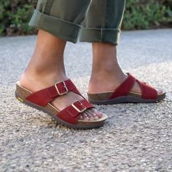 Dansko Dayna Cinnabar Suede -Dansko S23 PDP Dulce Dayna Cinnabar OnFoot 2400x2400 1